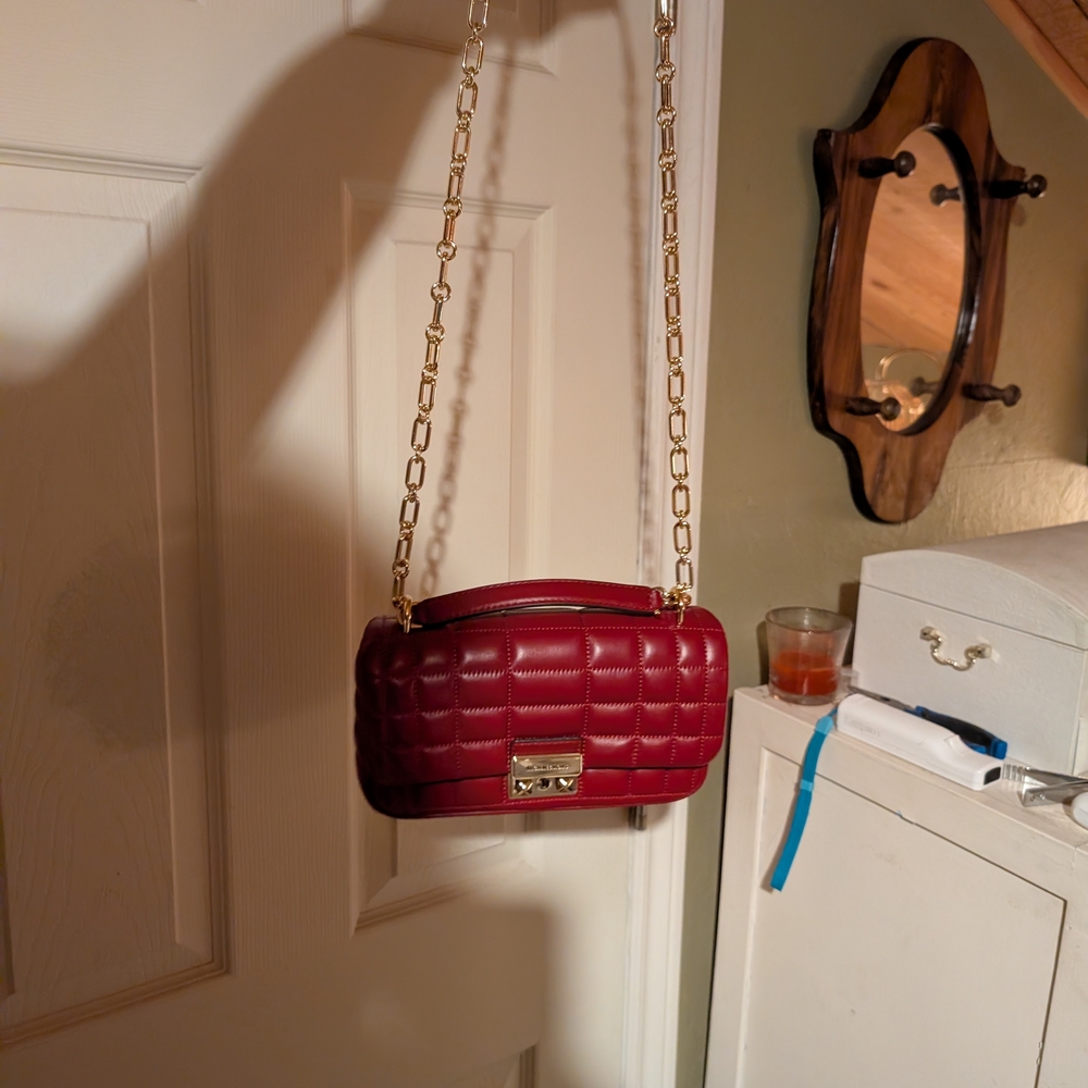 Michael Kors Tribeca quilted leather In red. Crossbody/Shoulder Bag - Picture 3 of 7